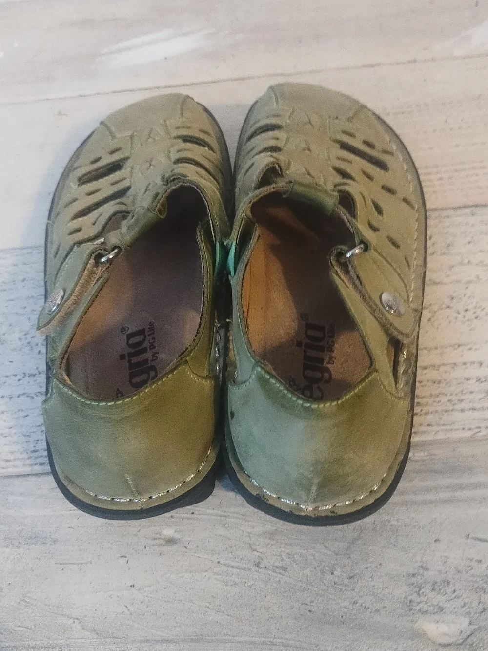Girls  Green Cutout Comfort Sandals very good condition